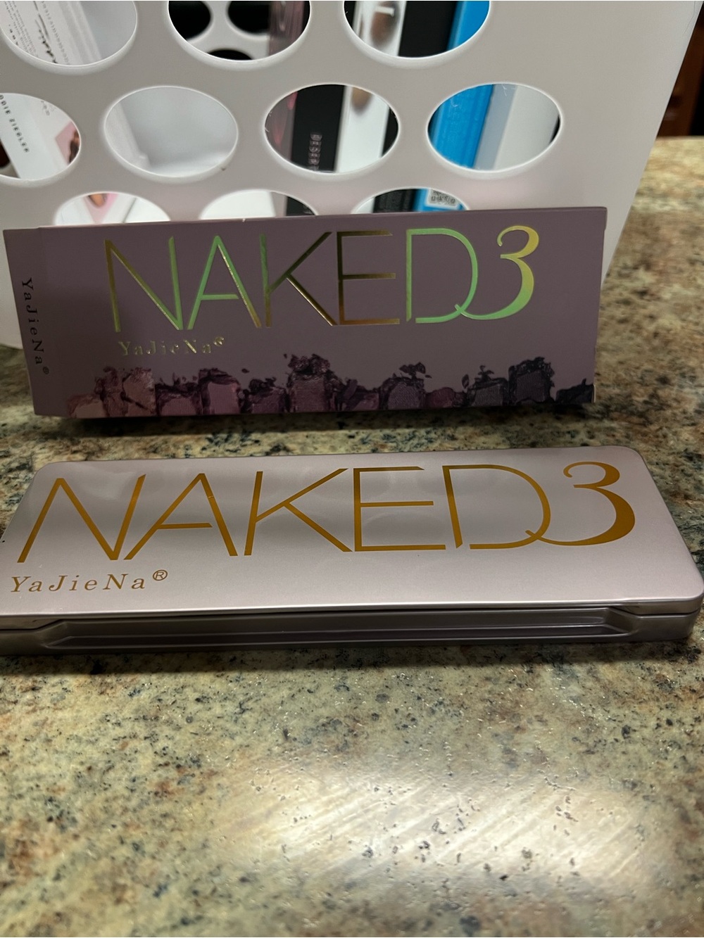 naked cosmetics NAKED3 Dusty Rose Eyeshadow Palette - Rose Taupe Mix